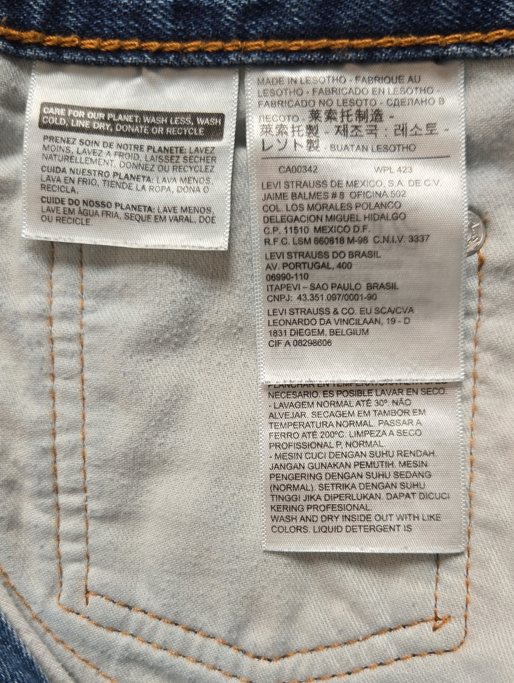 Levi Strauss 550 36x32 Made in Lesotho Blue Jeans Medium Wash. 2000s - Picture 8 of 9